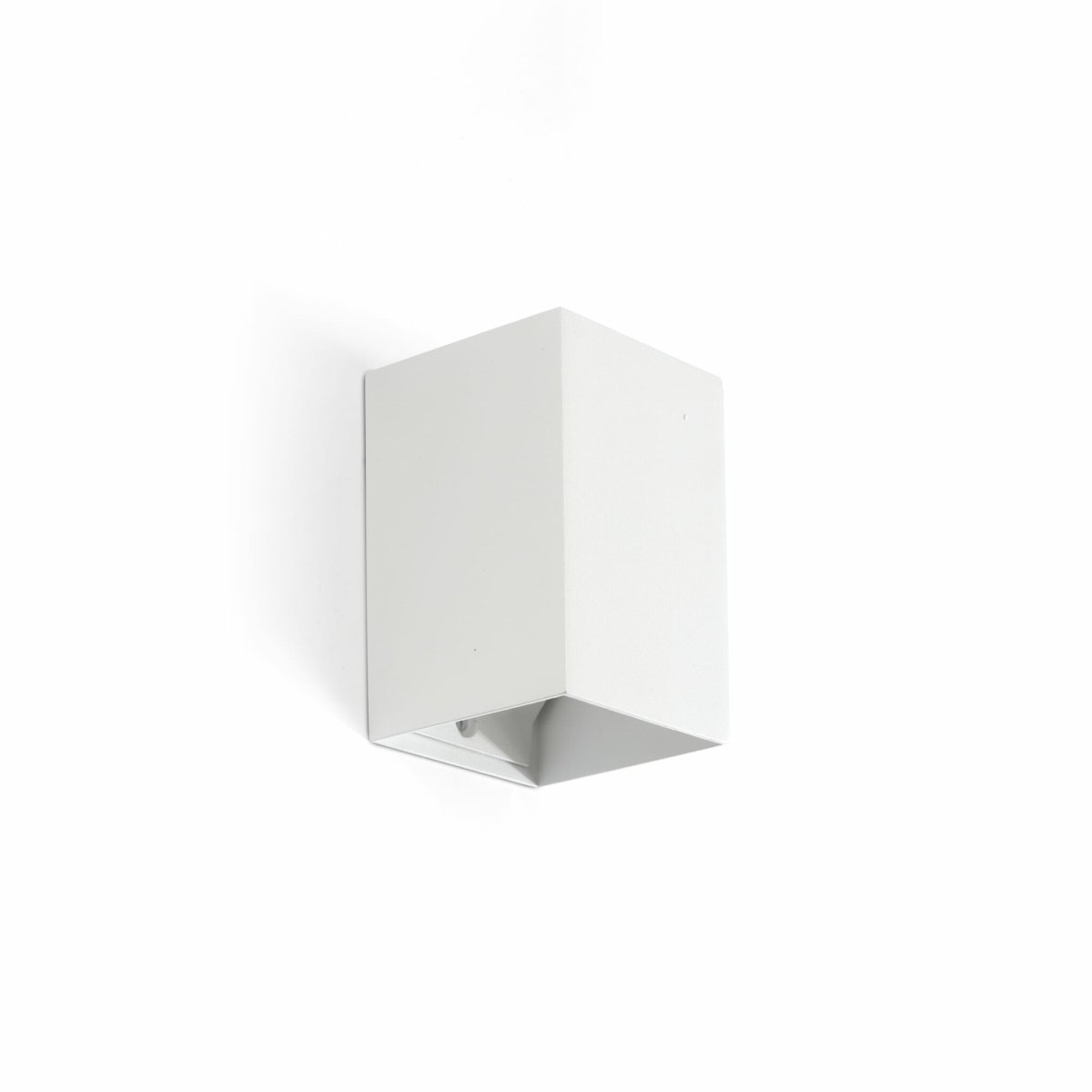 Lune 10cm Blanc applique murale De Faro Barcelona - Son design compact allie un &eacute;clairage fonctionnel et efficace &agrave; une esth&eacute;tique &eacute;pur&eacute;e et moderne.