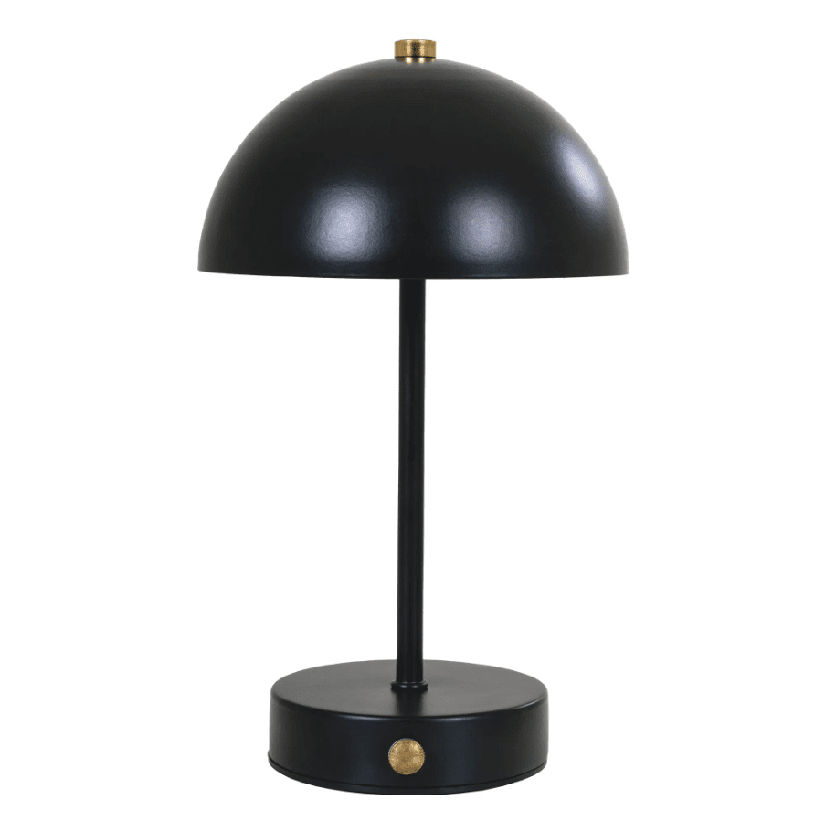 Holt LED 25cm Noir portable De House of Nordic - De klassiska formen i svart metall med detaljer i m&auml;ssing bidrar med en harmonisk atmosf&auml;r till rummet.