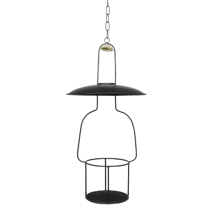 Hanging lantern stand for kerosenelamp 'Straight Big' Noir De Strömshaga - Support pour lampe &agrave; p&eacute;trole en m&eacute;tal laqu&eacute; noir avec petit abat-jour et d&eacute;tails en laiton.