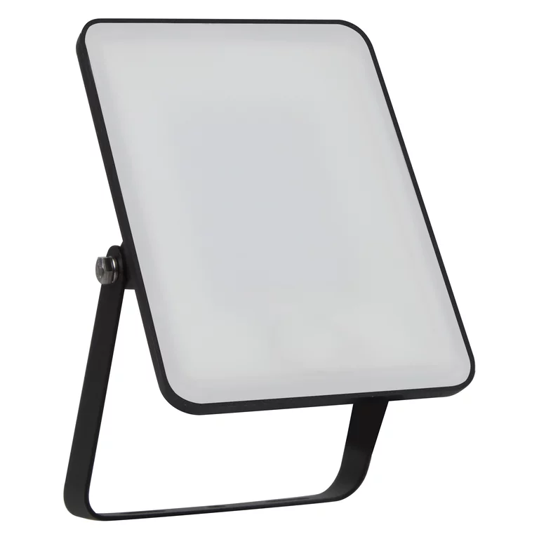 Floodlight Essential 20W Noir lampe d’extérieur De Ledvance - Gr&acirc;ce &agrave; son indice de protection IP65, il est parfait pour une utilisation en ext&eacute;rieur et peut r&eacute;sister aux conditions m&eacute;t&eacute;orologiques difficiles.