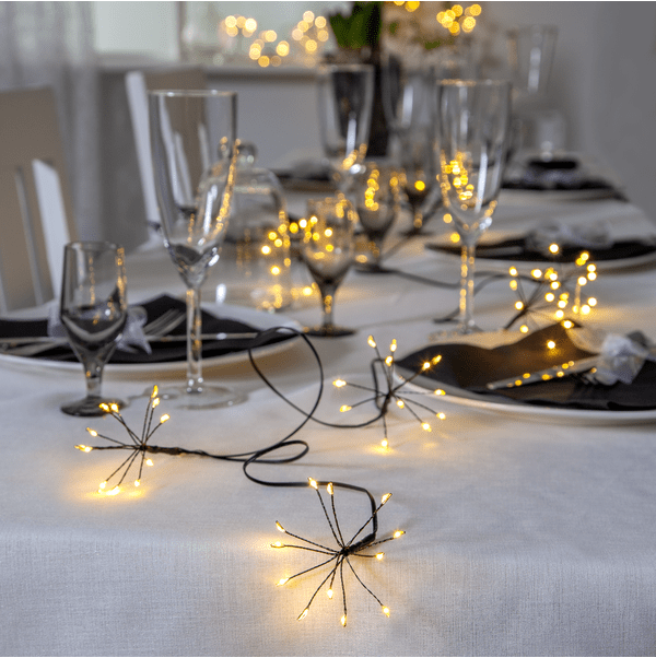 Guirlande Lumineuse Flower 2m Noir De Star Trading - Peut &ecirc;tre utilis&eacute; pour une vari&eacute;t&eacute; de d&eacute;corations, telles que les d&eacute;corations de table, les compositions florales, le sapin de No&euml;l et bien plus encore.