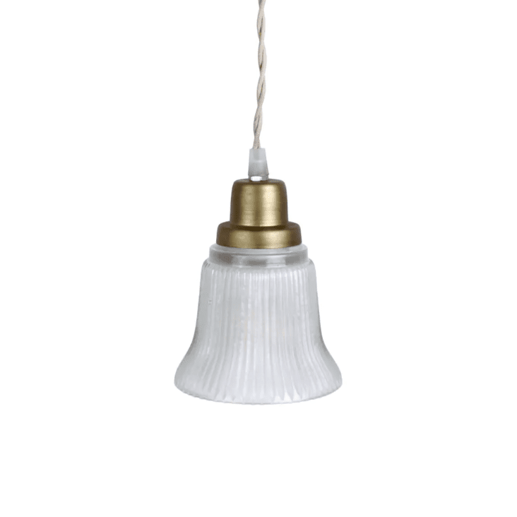 Ulla Ø12 Blanc lampe de fenêtre De Strömshaga - La lampe n'a pas de connexion au mur ou au plafond, vous pouvez donc d&eacute;cider &agrave; quoi vous souhaitez la connecter.