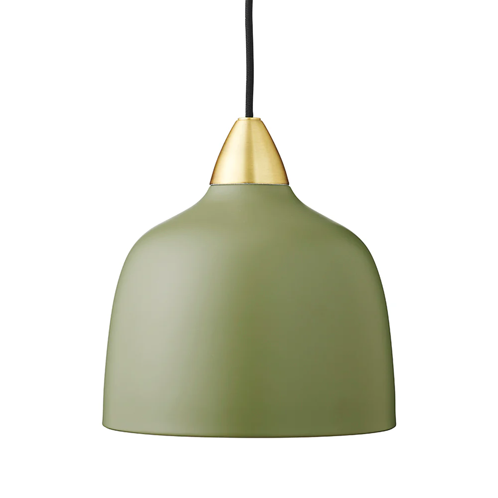 Urban Ø24 Vert olive suspension De Superliving - La suspension Urban combine un design moderne avec une touche de laiton luxueux pour cr&eacute;er une atmosph&egrave;re &eacute;l&eacute;gante et sophistiqu&eacute;e dans votre maison.