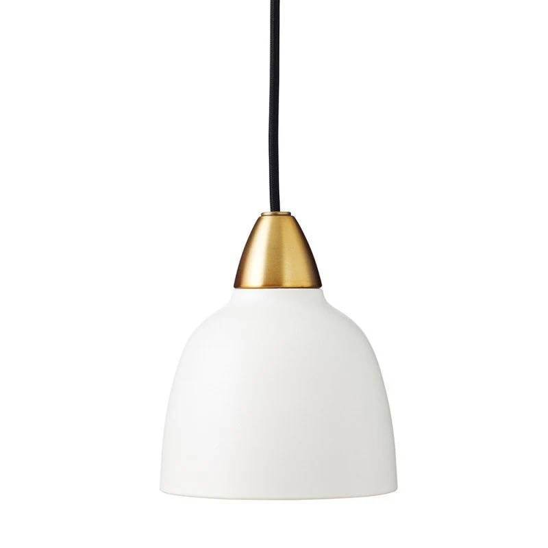 Urban Mini Ø15 Blanc suspension De Superliving - Malgré sa petite taille, Urban Mini offre une distribution lumineuse impressionnante et s'intègre aussi bien au-dessus du comptoir de la cuisine que dans un coin lecture confortable.