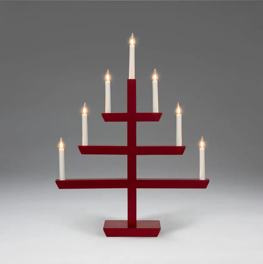 Wooden Candelabra 7 Lights ROUGE De Konstsmide - La combinaison de la sensation classique du bois et de la forme moderne en fait un ajout &eacute;l&eacute;gant &agrave; n'importe quelle maison.