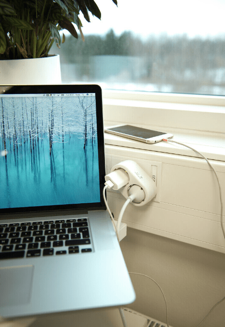 Adaptateur En Y À 2 Prises De Airam - Connecteur de d&eacute;rivation &agrave; contact de protection blanc pour utilisation en int&eacute;rieur pour c&acirc;bles avec fiches Euro ou Schuko.
