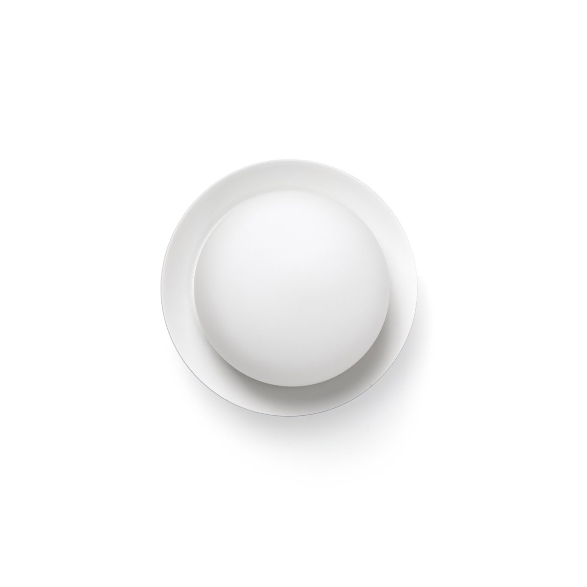 May Ø12 Blanc lampe de salle de bain De Faro Barcelona - Avec sa finition blanche, sa lumi&egrave;re chaude et son indice de protection IP44, il s'int&egrave;gre aussi bien dans les salons que dans les salles de bains.