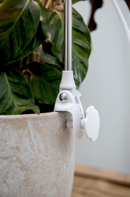 Lampe Pour Plantes Rose Blanc De Airam - La puissance lumineuse peut &ecirc;tre r&eacute;gl&eacute;e sur cinq niveaux &agrave; l'aide d'un variateur et une minuterie peut &ecirc;tre utilis&eacute;e pour r&eacute;gler la dur&eacute;e d'&eacute;clairage sur 8/12/16 heures.