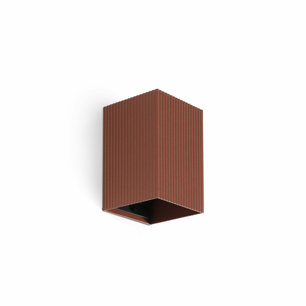 Lune 10cm Terre cuite cannelée applique murale De Faro Barcelona - Lune est une applique murale carr&eacute;e &agrave; la finition terracotta stri&eacute;e qui allie fonctionnalit&eacute; et style.