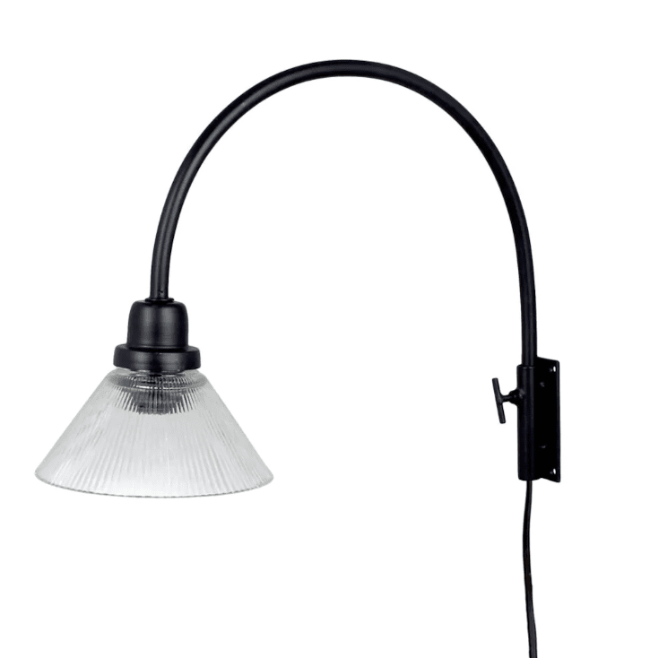 Gunilla Petit Ø16 Noir applique murale De Strömshaga - Applique avec abat-jour en verre transparent et base en m&eacute;tal noir.