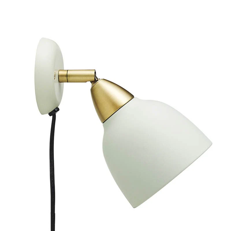 Urban Short Vert clair lampe de lecture De Superliving - L'abat-jour peut &ecirc;tre tourn&eacute; &agrave; 345&deg; pour une flexibilit&eacute; maximale et une lumi&egrave;re parfaite l&agrave; o&ugrave; vous en avez besoin.