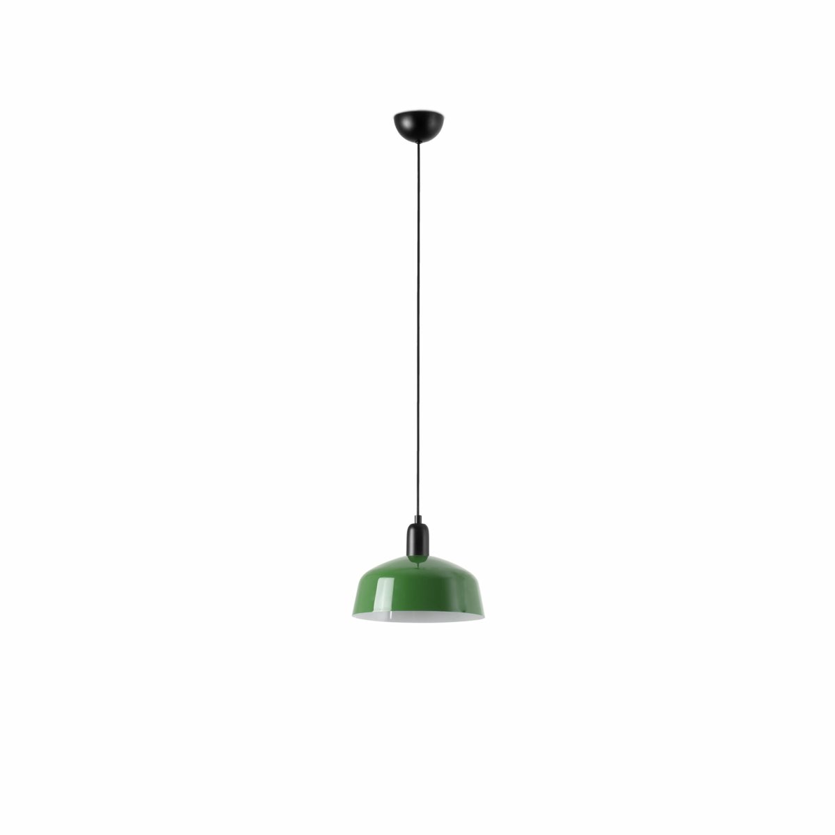 Tatawin Ø25 Vert suspension De Faro Barcelona - Tatawin est un plafonnier &agrave; la structure noire et &agrave; l'abat-jour en m&eacute;tal vert qui diffuse une lumi&egrave;re d'ambiance directionnelle.
