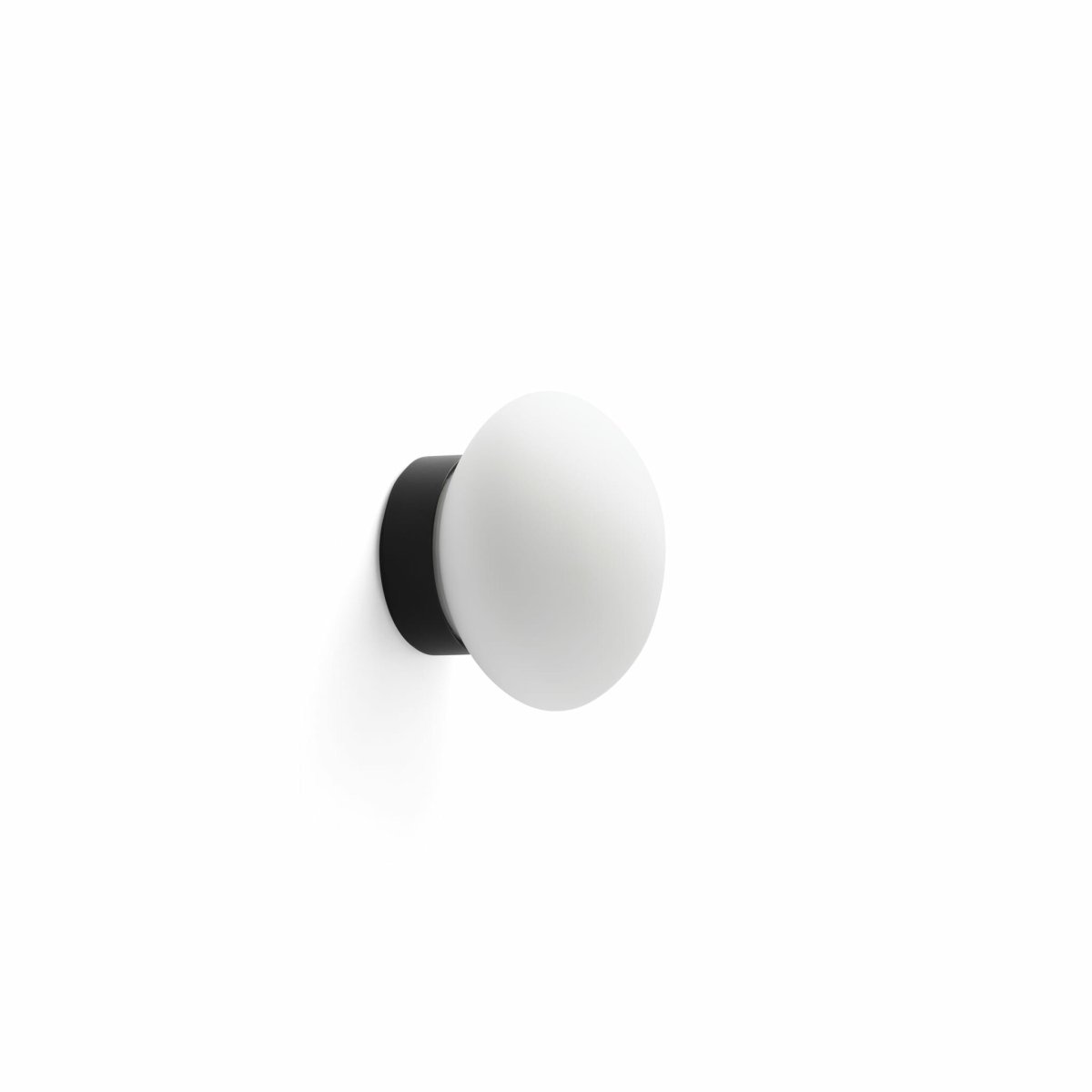  Nubo Ø12 Noir lampe de salle de bain De Faro Barcelona - Nubo 120 est une applique murale noire et blanche aux formes d&eacute;licatement incurv&eacute;es qui apporte une &eacute;l&eacute;gance subtile &agrave; n'importe quelle pi&egrave;ce.
