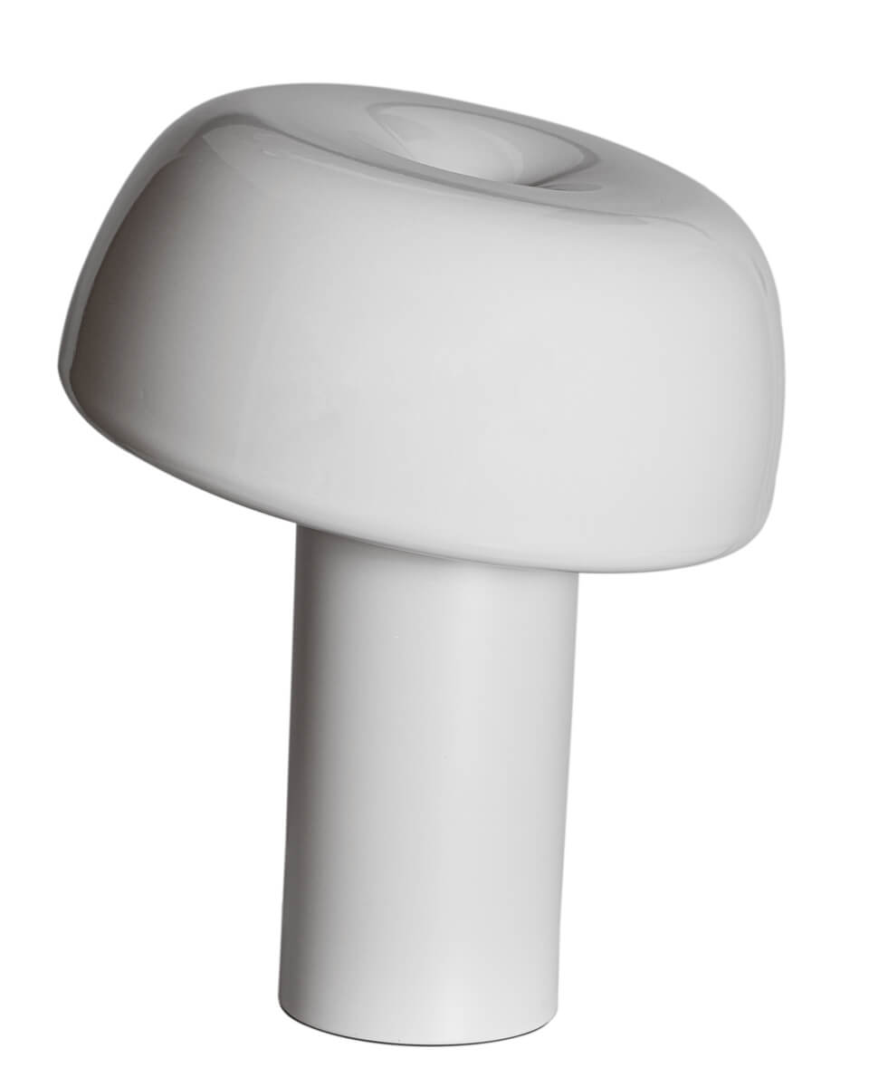 Lean on Me 40cm Beige lampe de table De By Rydéns - La lampe est en m&eacute;tal, la base de la lampe ayant une finition mate et l'abat-jour ayant une finition brillante, cr&eacute;ant un beau contraste.