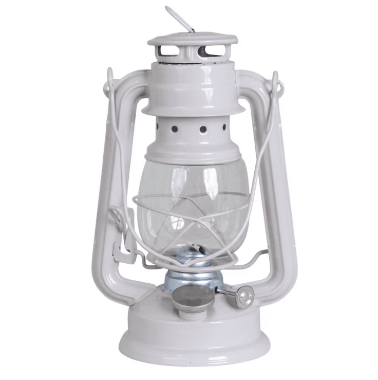 Storm Lantern small Beige De Strömshaga - Une lanterne au design classique qui s'int&egrave;gre parfaitement dans la maison de vacances, sur la terrasse ou dans le jardin.