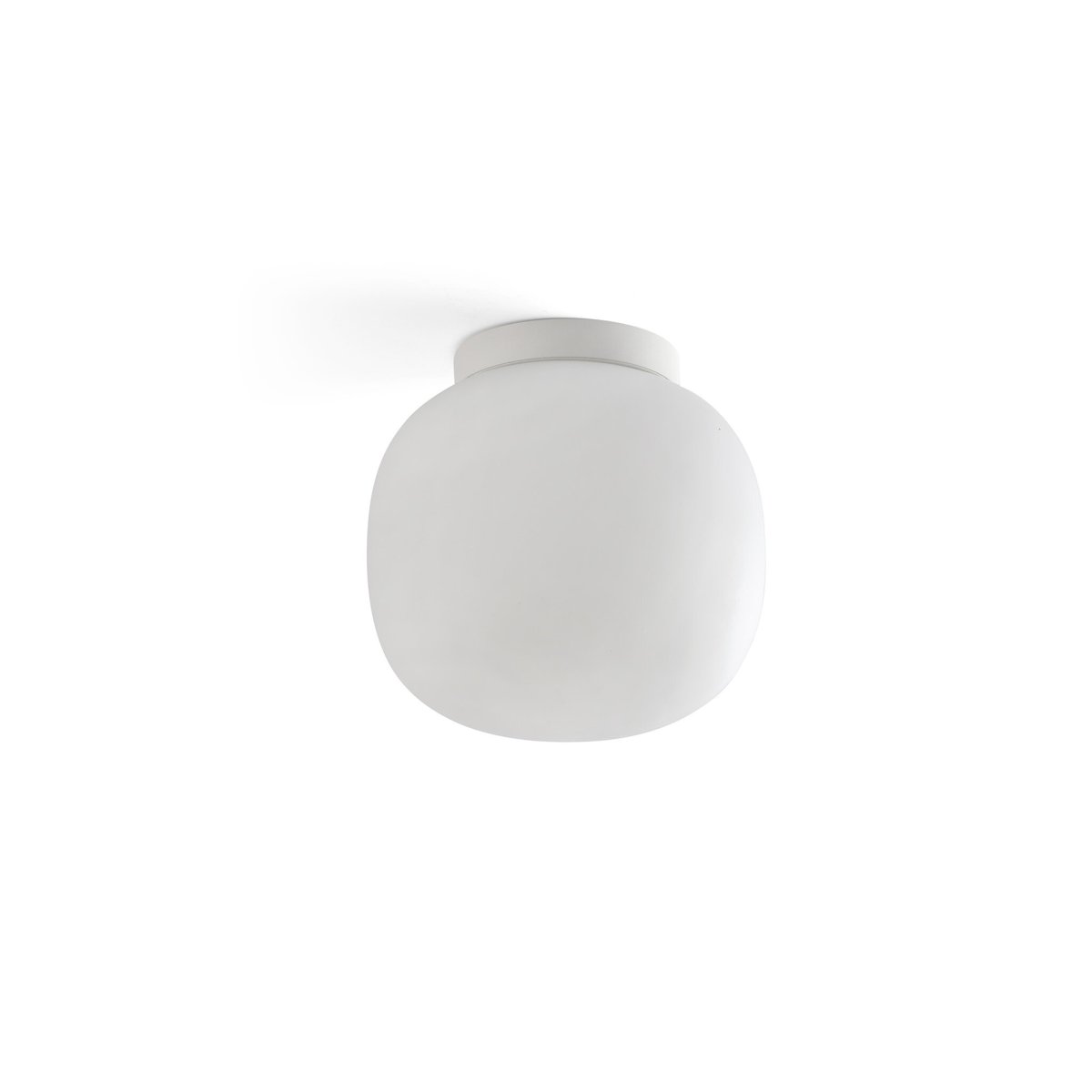 Amelia Ø22 Blanc lampe de salle de bain De Faro Barcelona - Son diffuseur arrondi assure une diffusion lumineuse g&eacute;n&eacute;reuse et sans &eacute;blouissement, id&eacute;al pour un &eacute;clairage g&eacute;n&eacute;ral d'ambiance dans les espaces de vie et les lieux publics.