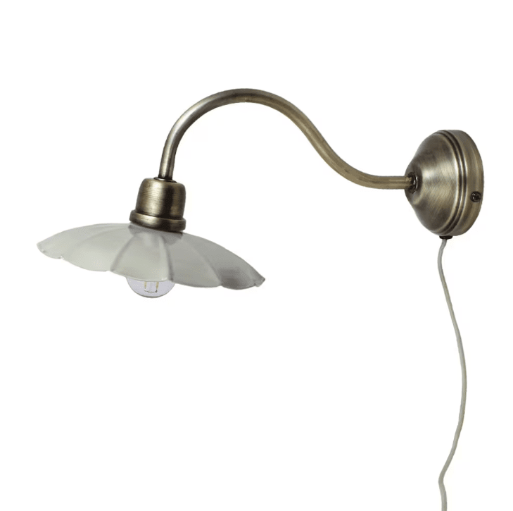 Gustav Ø20 Menthe/Laiton antique applique murale De Strömshaga - La lampe est fournie avec un câble textile beige de 1,5 m, un interrupteur et une prise.