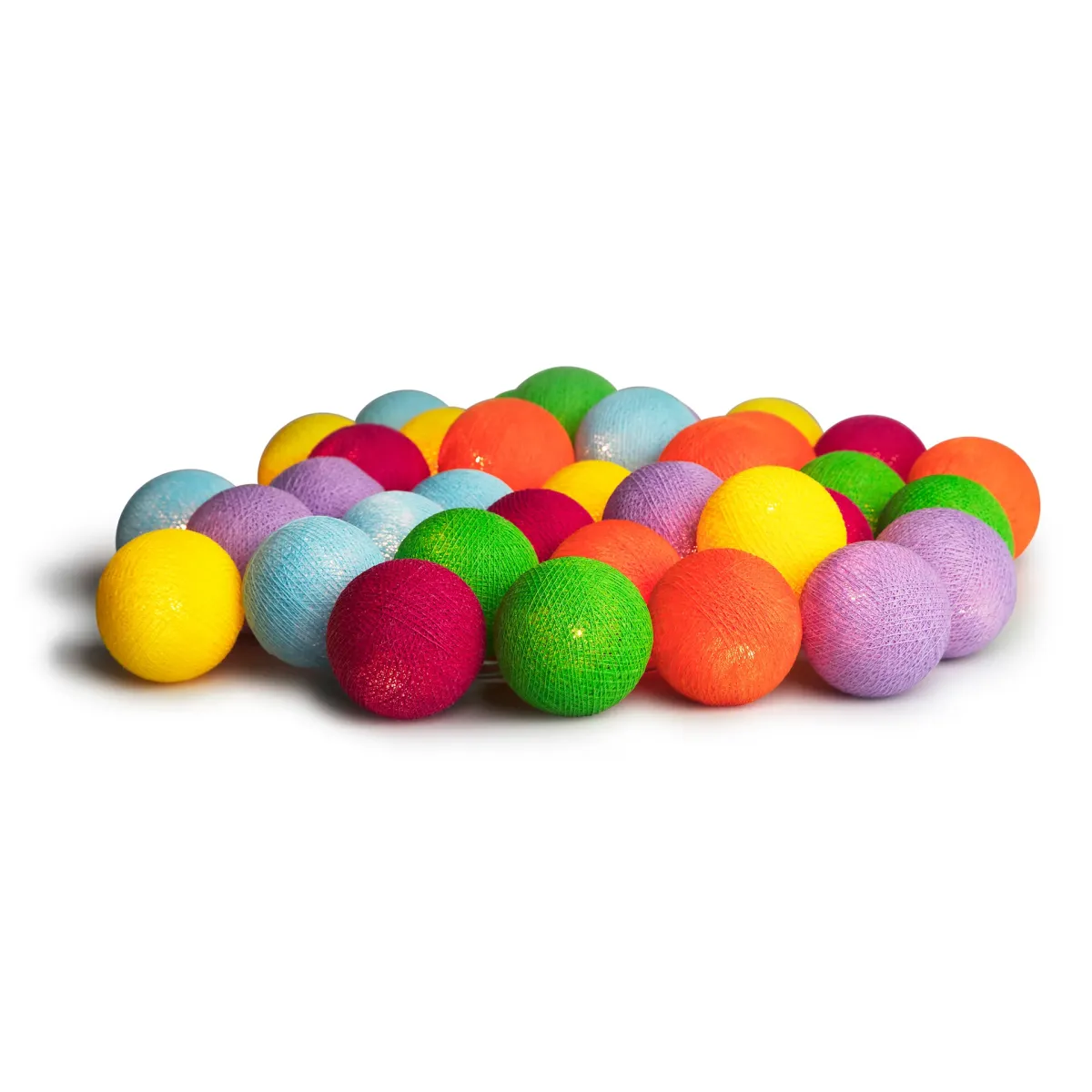 Irislights Tivoli 35-lights Multicolore De Irislights - Elles sont fabriqu&eacute;es en plastique avec des boules de coton artisanales et du fil de polyester.