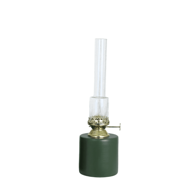 Kerosene Lamp Straight small Vert De Strömshaga - Belle lampe &agrave; p&eacute;trole en bois laqu&eacute; vert avec br&ucirc;leur en verre transparent et br&ucirc;leur en laiton.