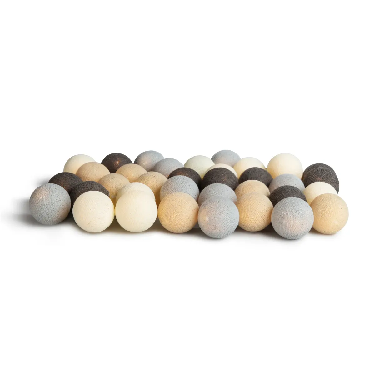 Irislights Shades 35-lights Multicolore De Irislights - Irislights Shades est une guirlande lumineuse compos&eacute;e de boules rondes en fil fin, teintes &agrave; la main dans des tons doux et neutres.