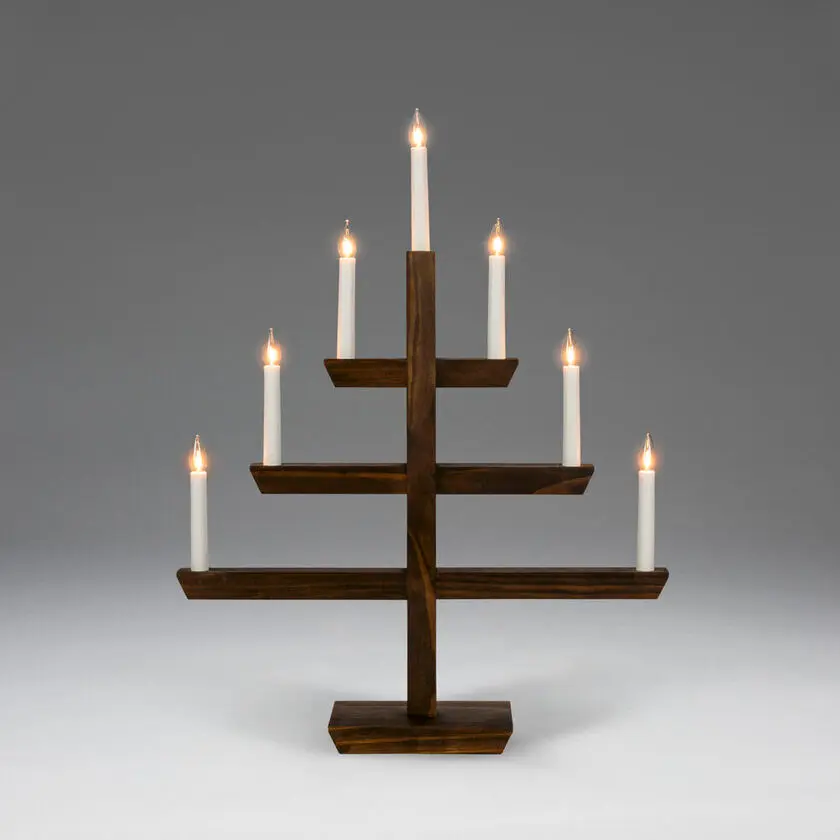Wooden Candelabra 7 Lights Tache brune De Konstsmide - La combinaison de la sensation classique du bois et de la forme moderne en fait un ajout &eacute;l&eacute;gant &agrave; n'importe quelle maison.