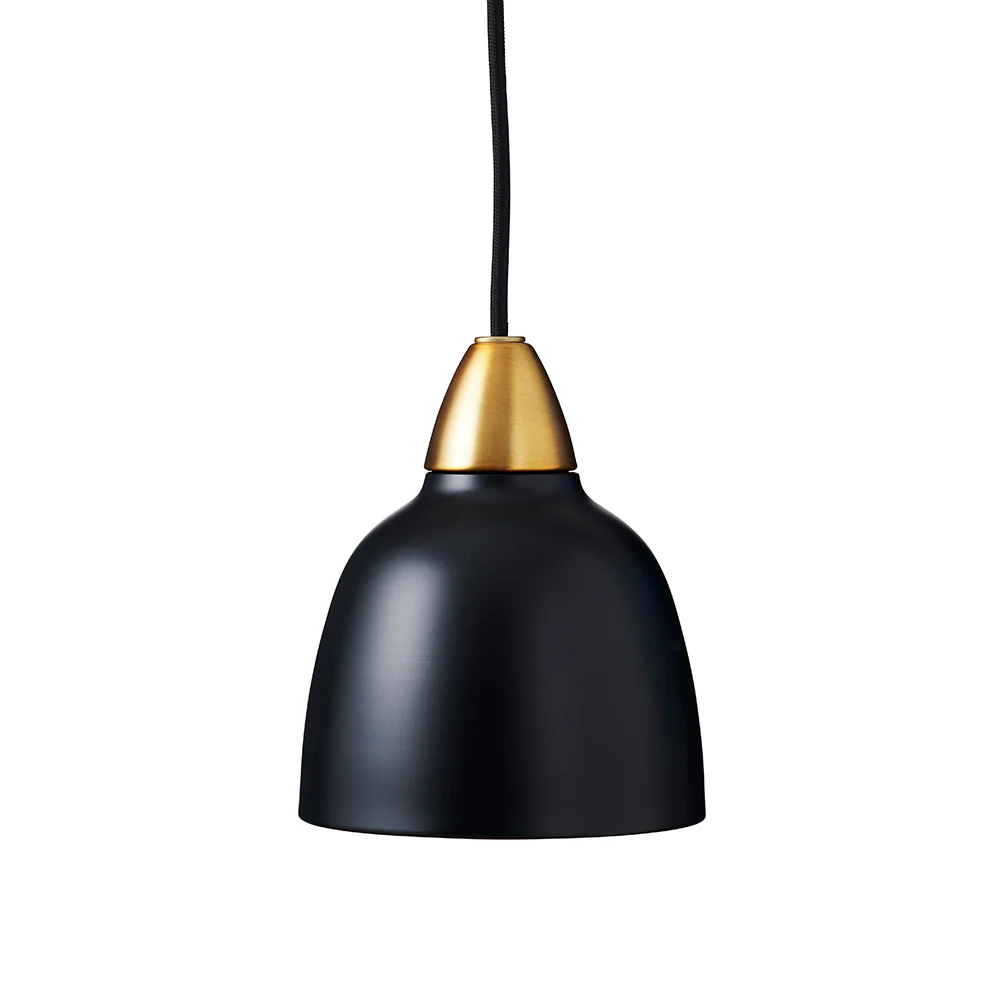 Urban Mini Ø15 Noir suspension De Superliving - Malgr&eacute; sa petite taille, Urban Mini offre une distribution lumineuse impressionnante et s'int&egrave;gre aussi bien au-dessus du comptoir de la cuisine que dans un coin lecture confortable.
