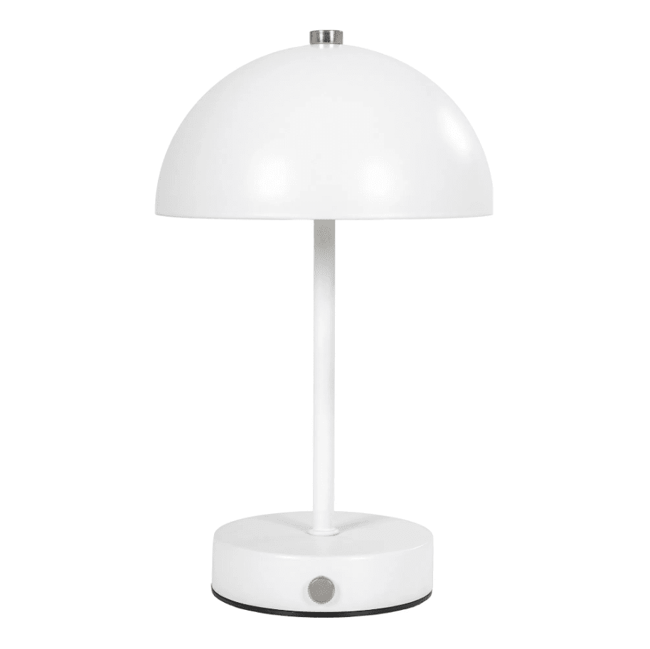 Holt LED 25cm Blanc portable De House of Nordic - De klassiska formen i vit metall med silvriga detaljer bidrar med en harmonisk atmosf&auml;r till rummet.