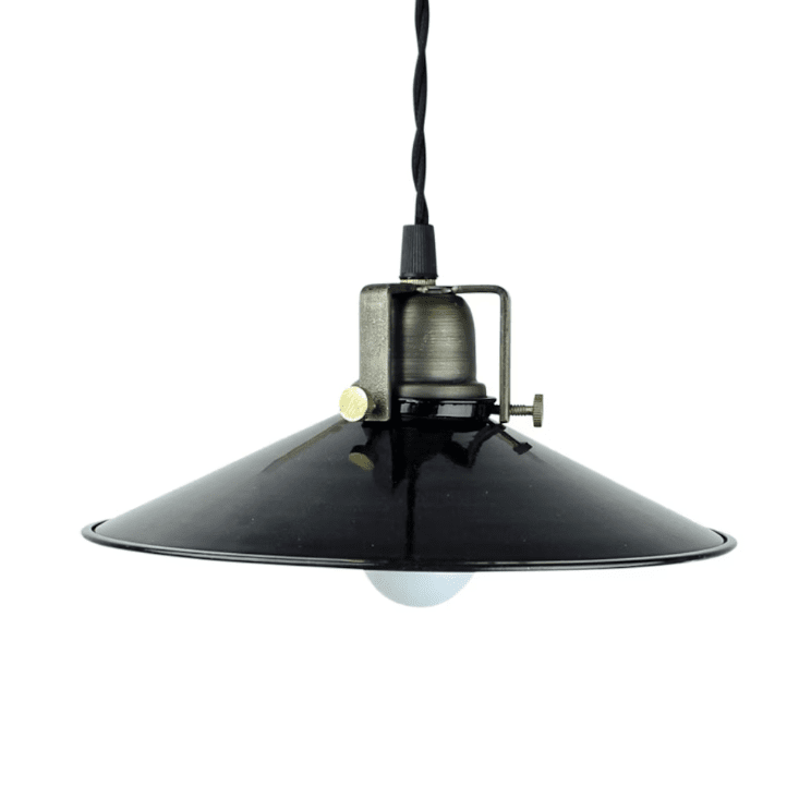 Lampe Style École Herbert Ø23 Noir lampe de fenêtre De Strömshaga - Il s'intègre dans la plupart des pièces telles que les cuisines, les couloirs et les salons.