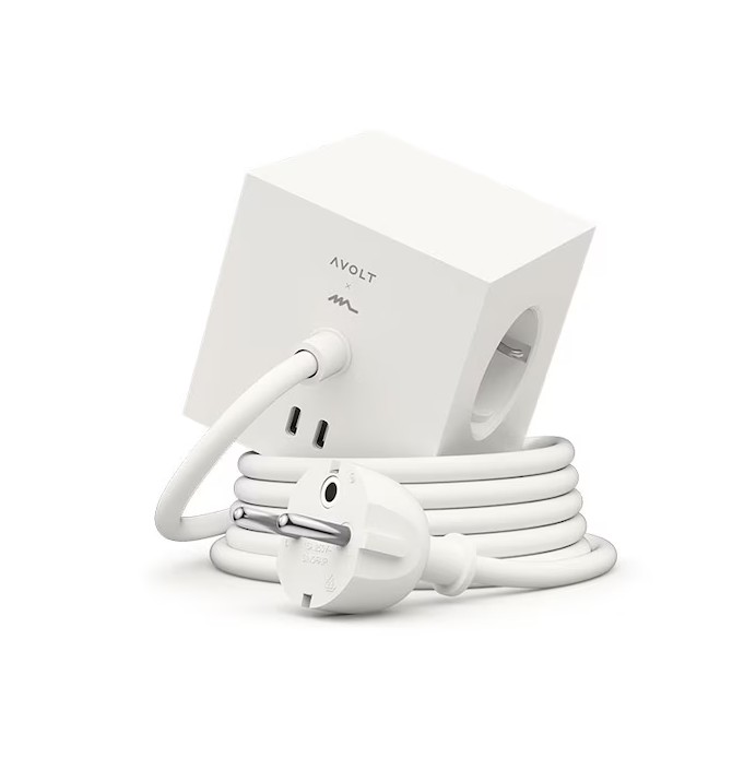 Square 1 with 30W Dual USBC & Magnetic base, 3m, Martinelli Luce edition Blanc De Avolt - Multiprise au design &eacute;l&eacute;gant d'Avolt avec un long c&acirc;ble en PVC, un cube en plastique recycl&eacute; et une plaque magn&eacute;tique sur le fond pour l'accrocher au mur.