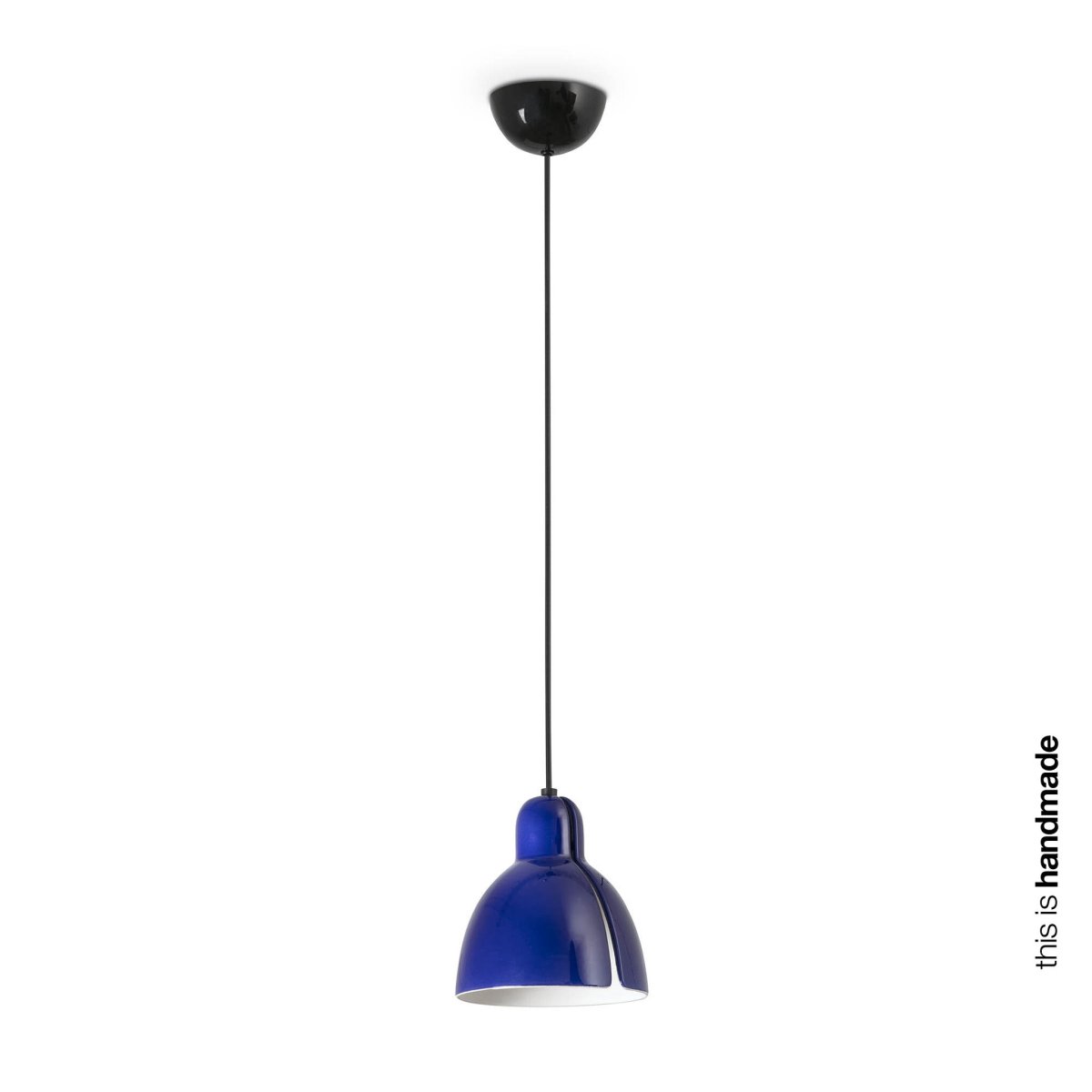 Venice Ø16 Bleu suspension De Faro Barcelona - L'abat-jour en c&eacute;ramique bleue est fabriqu&eacute; &agrave; la main dans un atelier barcelonais et s'int&egrave;gre parfaitement &agrave; la douille&nbsp;; il suffit de l'installer vous-m&ecirc;me&nbsp;!