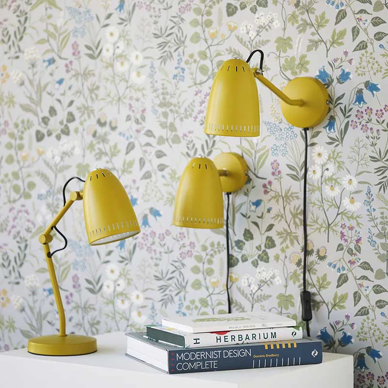 Dynamo Jaune lampe de lecture De Superliving - Avec sa forme compacte et son écran rotatif à 345°, il offre à la fois flexibilité et éclairage efficace.