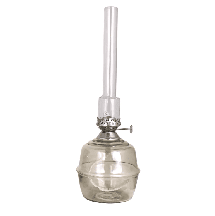 Kerosene Lamp Majken Big Gris De Strömshaga - Grande lampe &agrave; p&eacute;trole en verre teint&eacute; gris, qui cr&eacute;e une belle teinte tout en conservant une surface transparente.
