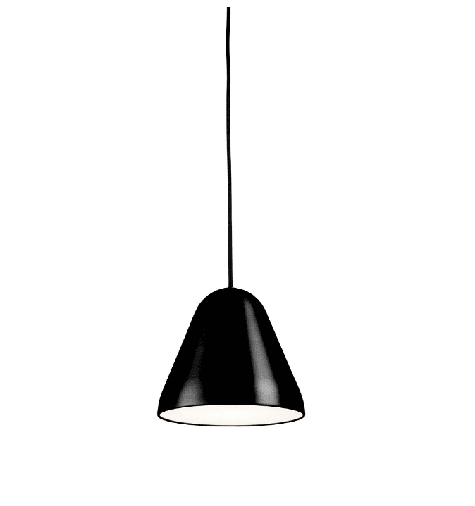 Enna Ø22 Noir suspension De Airam - Sa forme arrondie lui confère une allure douce et moderne, tandis que le diffuseur blanc sous l'abat-jour répartit la lumière de façon homogène et crée une ambiance chaleureuse dans la pièce.