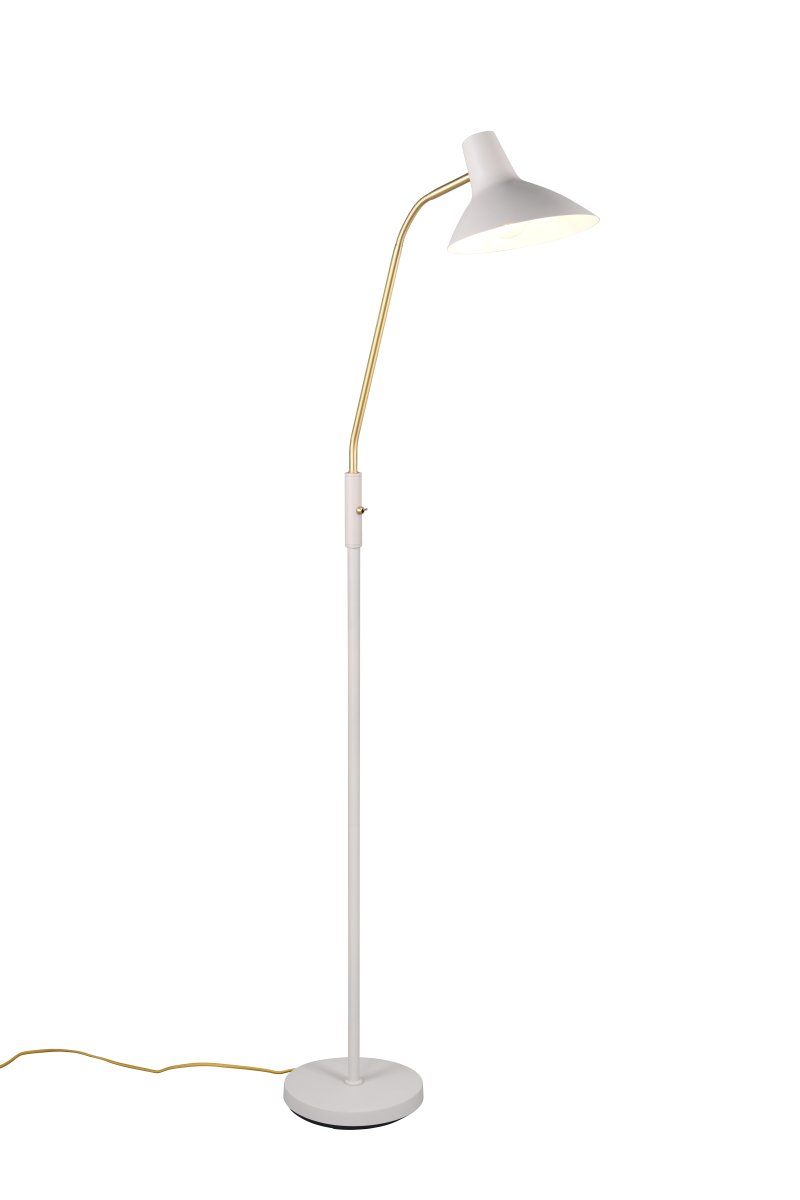 Traveller Gris lampadaire De Trio Lighting - Sa couleur gris chaud et son bras en laiton mat lui confèrent une touche sophistiquée, tandis que son design minimaliste s'intègre harmonieusement à différents styles d'intérieur.