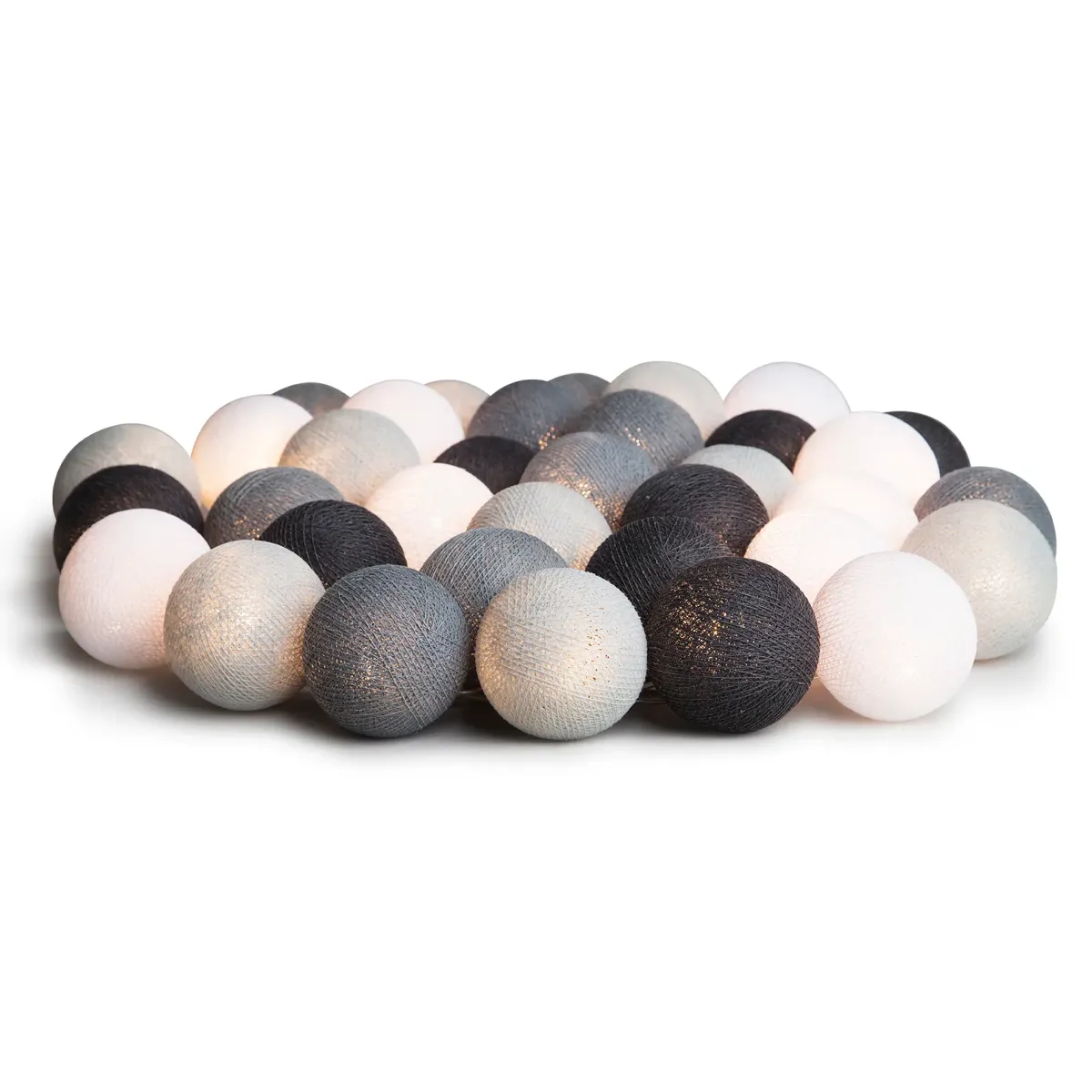 Irislights Graphic Grey 35 bollar Gris De Irislights - Elle peut &ecirc;tre plac&eacute;e de diff&eacute;rentes mani&egrave;res pour cr&eacute;er diff&eacute;rents styles&nbsp;: par exemple, devant une fen&ecirc;tre ou comme d&eacute;coration de table &agrave; la place de bougies.
