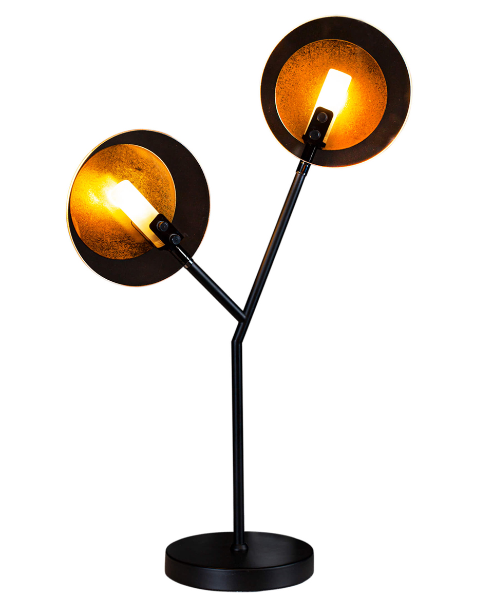 Turno 60cm Noir lampe de table De By Rydéns - Comme la lampe de table Turno n'a pas de dos, vous pouvez choisir si vous souhaitez que les sources lumineuses logées dans un tube en verre dépoli soient au centre de l'attention ou si vous préférez qu'elles soient cachées et à l'arrière.
