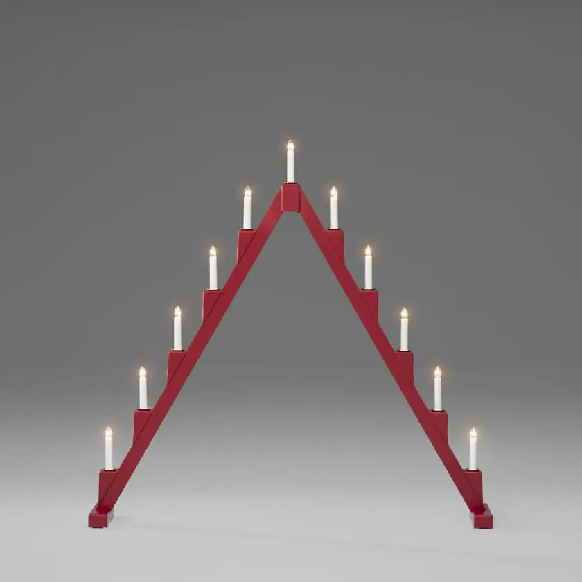 Candelabra 11 Lights ROUGE De Konstsmide - Le design moderne cr&eacute;e une atmosph&egrave;re &eacute;l&eacute;gante et les ampoules &eacute;mettent une lumi&egrave;re chaleureuse et invitante.