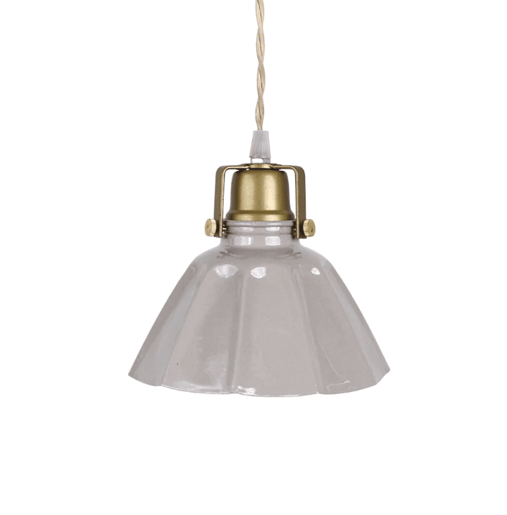 Margareta Ø18 Beige lampe de fenêtre De Strömshaga - La lampe n'a pas de connexion au mur ou au plafond, vous pouvez donc décider à quoi vous souhaitez la connecter.
