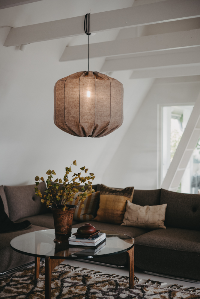 Dester Abat-Jour S/Suspension Ø58 Brun suspension De Alde & Lind - Il sera du plus bel effet au-dessus d'une table &agrave; manger ou d'une table basse, ou comme lampe sur pied, par exemple dans un escalier.