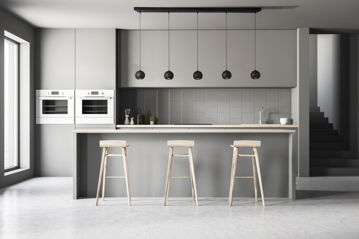 Eindhoven 160cm Sable noir suspension De Searchlight - La suspension à 5 lumières Eindhoven est suspendue à une tige noire de couleur sable et ajoute un luxe élégant à un salon, une chambre, une cuisine, une salle à manger ou un couloir moderne.