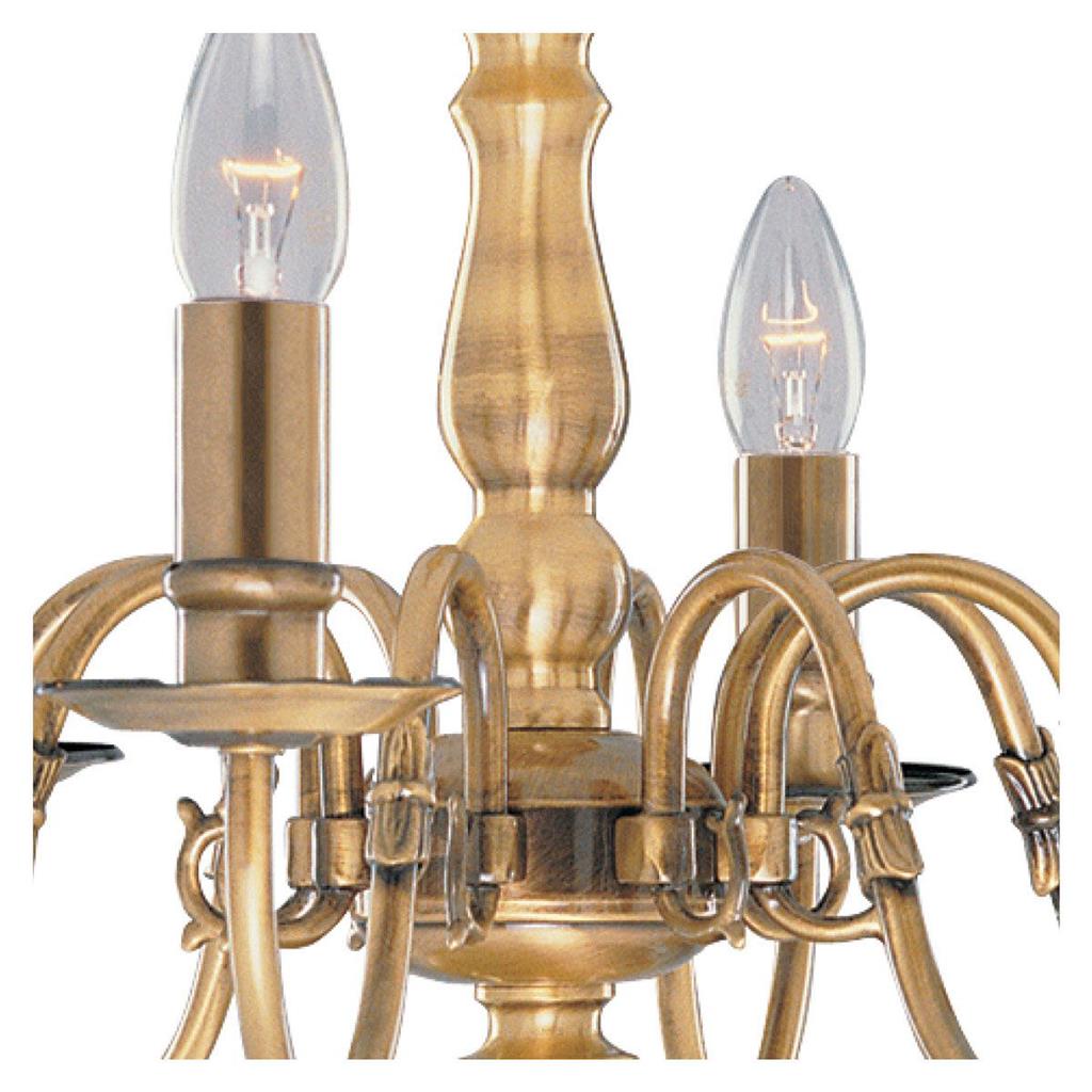 Flemish 8 Ø62 Laiton suspension De Searchlight - Dot&eacute; de huit bougeoirs classiques de style cand&eacute;labre et d'une pi&egrave;ce ma&icirc;tresse d&eacute;corative &agrave; la base incurv&eacute;e, il d&eacute;gage une impression d'&eacute;l&eacute;gance et de tradition.