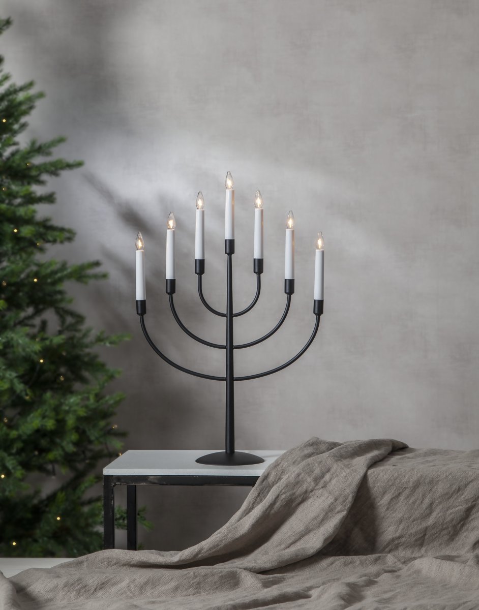 Titus Noir De Star Trading - Diffuse une belle lumi&egrave;re et cr&eacute;e une ambiance de No&euml;l.