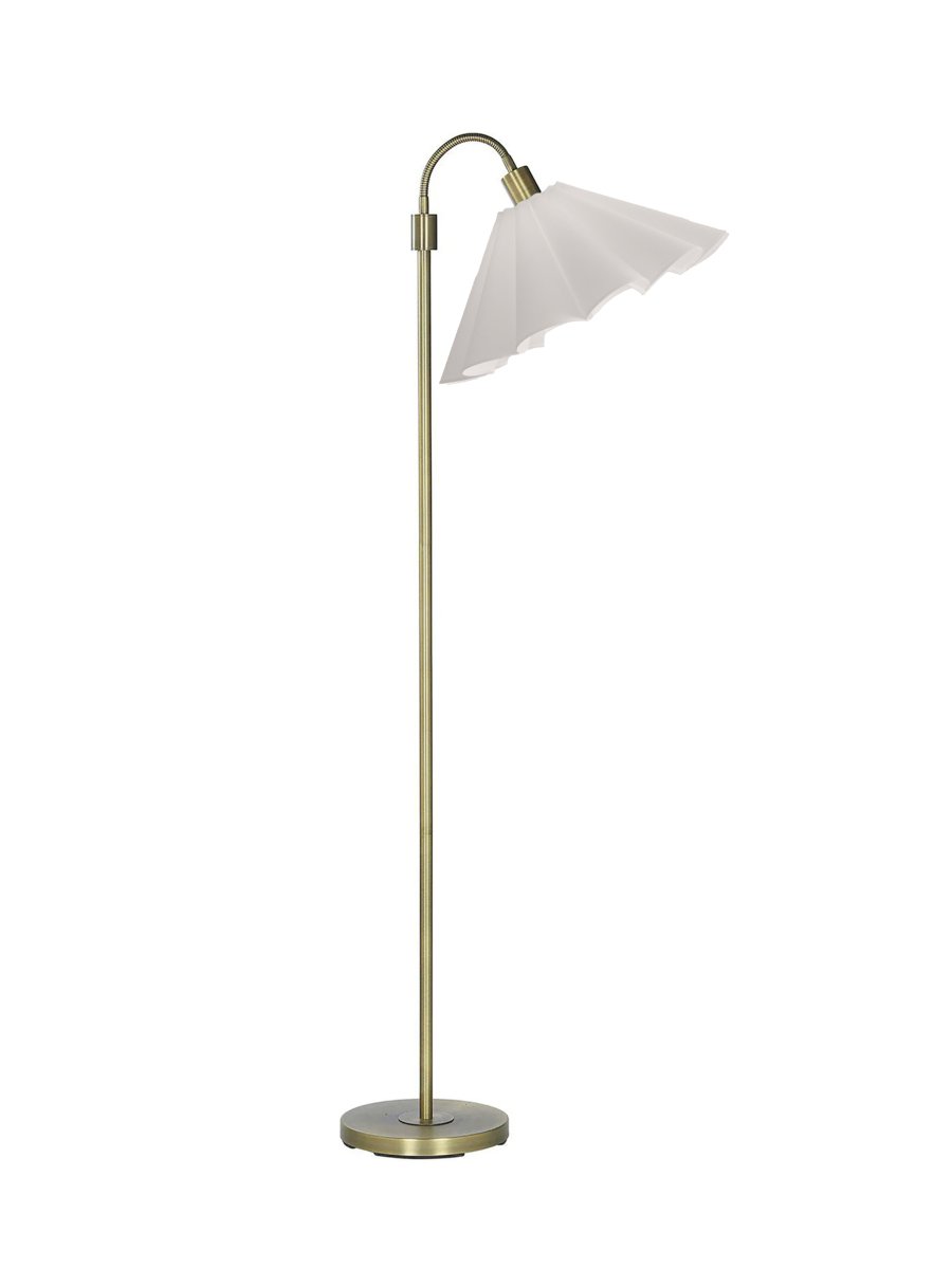 Amy Flex Or lampadaire De PR Home - Sa structure en m&eacute;tal dor&eacute; est dot&eacute;e d'un bras articul&eacute; et d'un interrupteur &agrave; la base pour une utilisation simplifi&eacute;e.