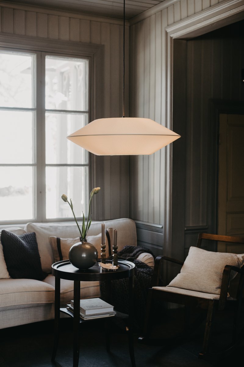 Pollux Abat-Jour S/Suspension Ø75 Blanc cassé suspension De Alde & Lind - Cet abat-jour convient &agrave; de nombreux espaces, mais est parfait pour &ecirc;tre plac&eacute; au-dessus d'une table &agrave; manger.