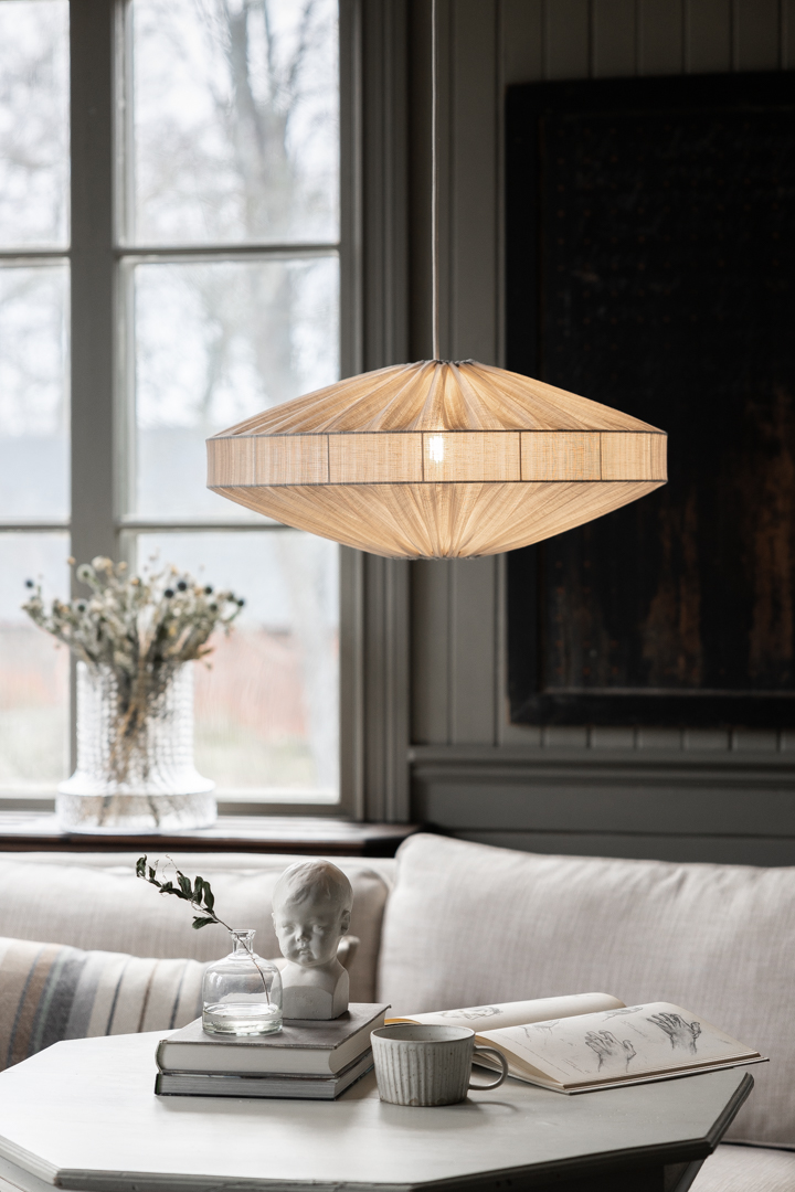 Alba Rayure Abat-Jour S/Suspension Ø58 Blanc suspension De Alde & Lind - L'élégante rayure du tissu confère à l'abat-jour Alba un style sophistiqué et élégant.