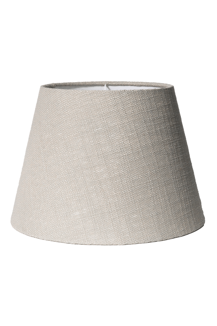 Lampskärm Ilse Ø40 Sable De Alde & Lind - Grâce à sa forme intemporelle et à sa couleur neutre, Ilse s'associe facilement à différents types de pieds de lampe et s'intègre harmonieusement dans les intérieurs modernes comme classiques.
