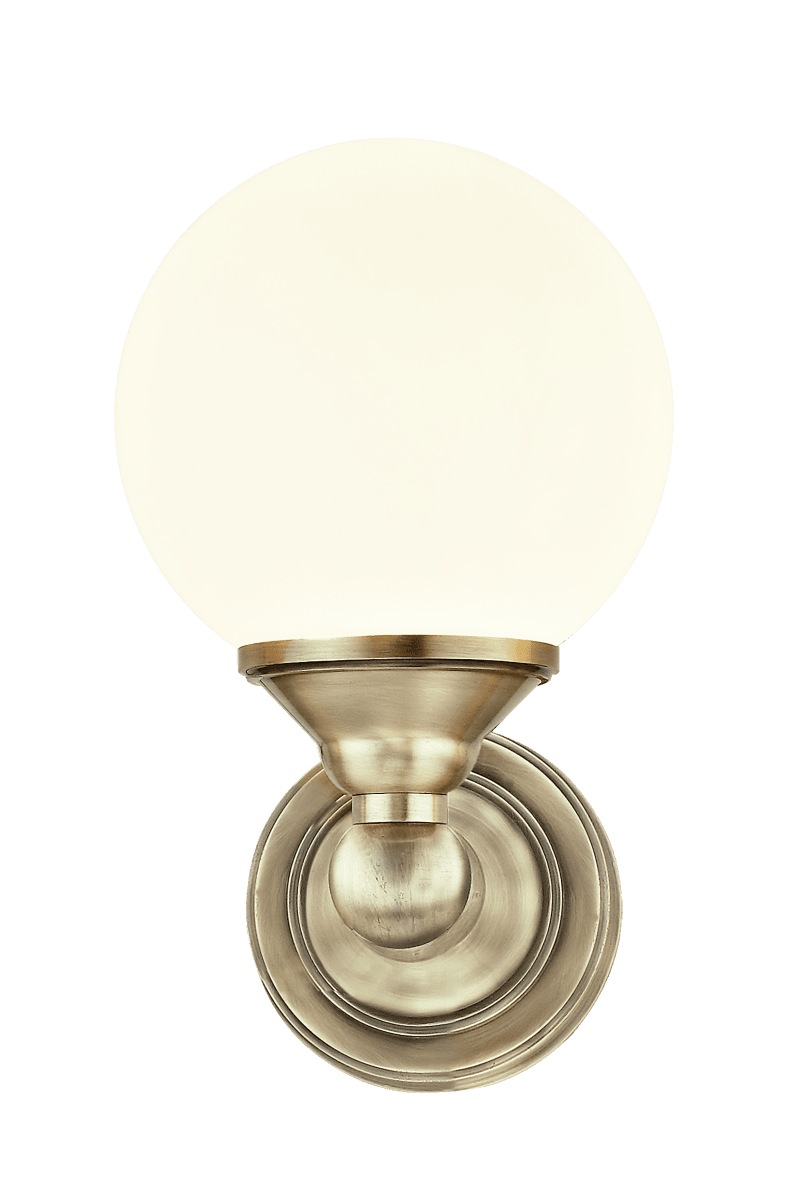 Lugano Ø12 Antique lampe de salle de bain De Aneta Lighting - Lugano est notre lampe de salle de bain la plus classique, fabriqu&eacute;e en m&eacute;tal vieilli et avec un abat-jour en verre opale blanc.
