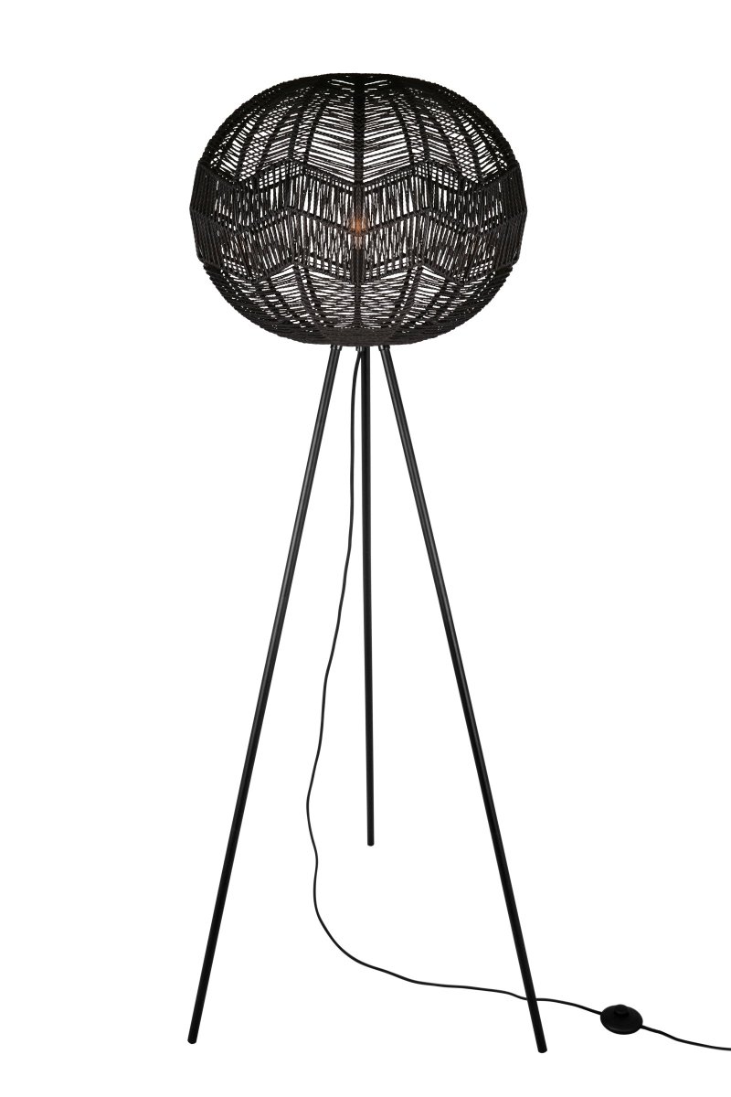 Missy Noir lampadaire De Globen Lighting - La lampe est dotée d'un câble textile noir de 200 cm de long avec un interrupteur.
