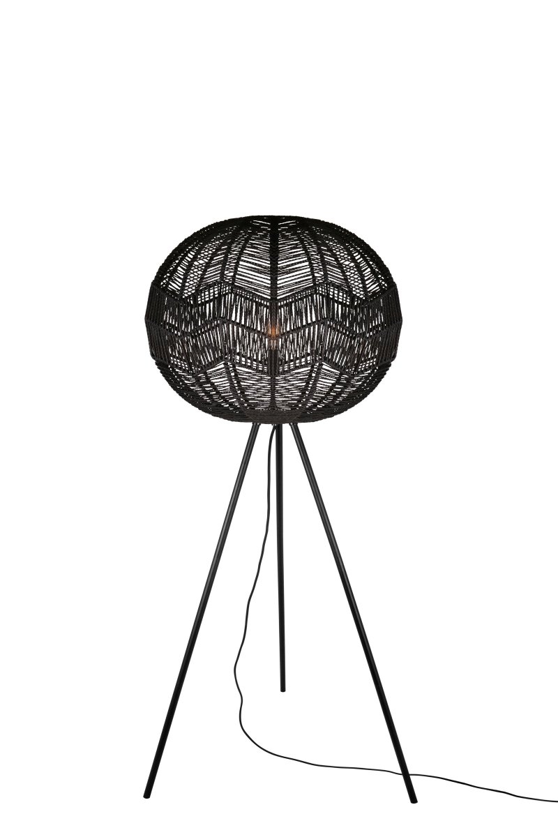 Missy Noir lampadaire De Globen Lighting - La lampe est dotée d'un câble textile noir de 200 cm de long avec un interrupteur.