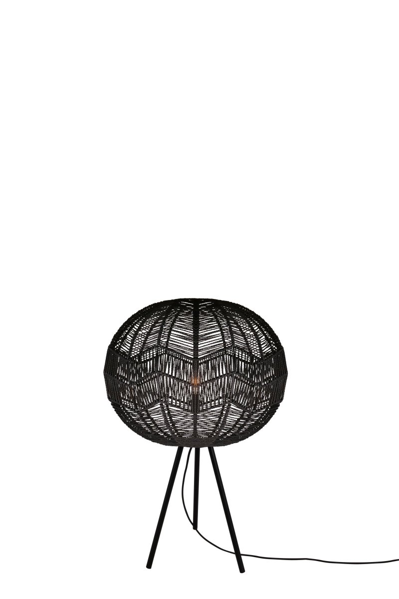 Missy Noir lampadaire De Globen Lighting - La lampe est dotée d'un câble textile noir de 200 cm de long avec un interrupteur.